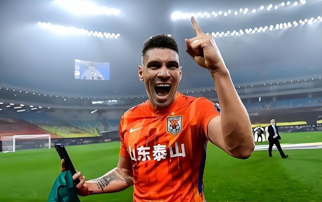 皇冠体育登录入口-他原本都打算淡出鲁能主力阵容，没想到本赛季还是首发，引发热议